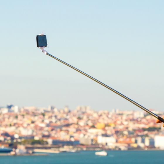 Cele mai interesante selfie stick-uri