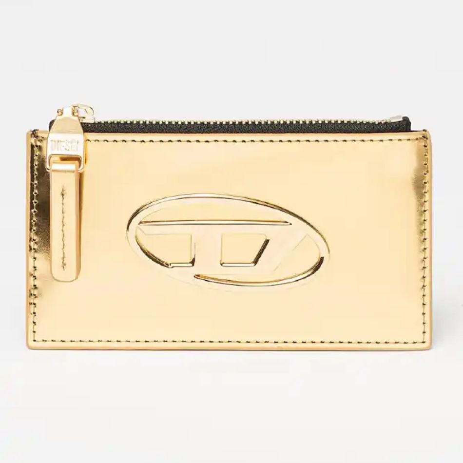 Strălucirea modernă: Cum integrezi accente metalice în ținutele tale