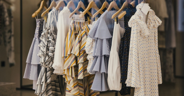 Cum imi reinventez garderoba fara sa cumpar haine noi