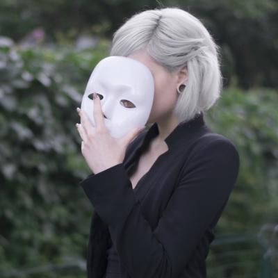 7 Moduri prin care iti dai seama daca cineva minte