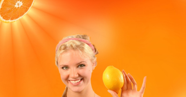 Vitamina C susține lupta împotriva petelor pigmentare