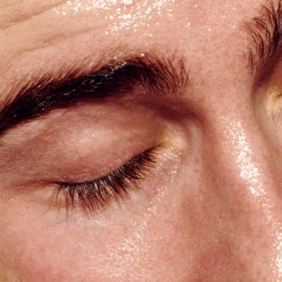 hard life a lansat single-ul 'tears'