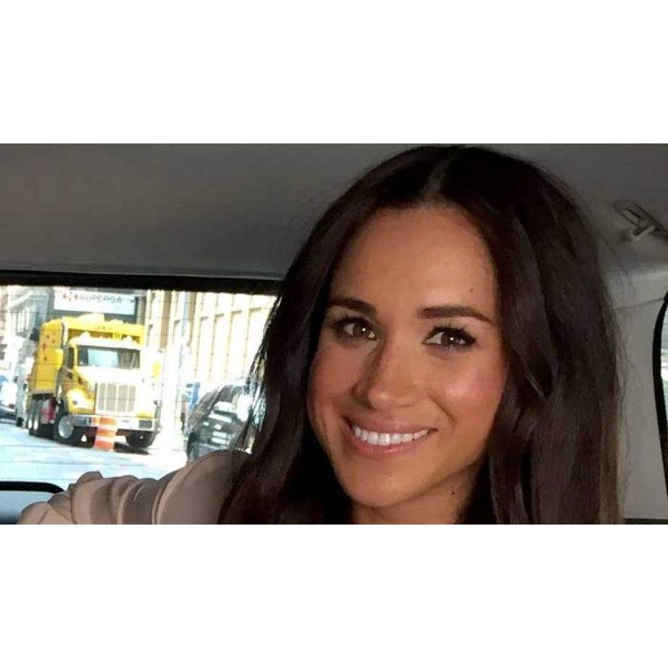 Admiratorii Casei Regale Britanice sunt convinși că Meghan Markle s-a deghizat și a participat la Încoronarea Regelui Charles