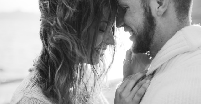 5 Comportamente pe care un barbat le afiseaza doar atunci cand iubeste cu adevarat