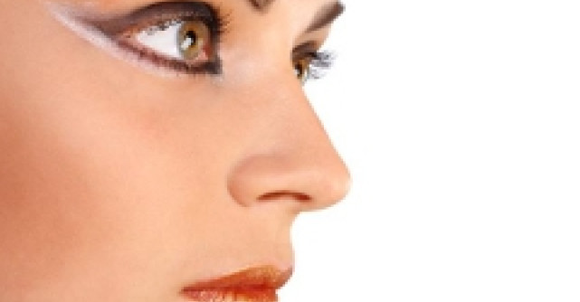 Practic: Machiajul ochilor inspirat din Tron Legacy