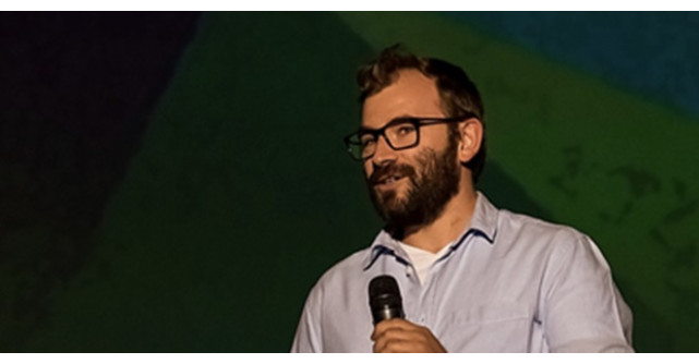 Creatorul de conținut Alex Cozma (Atenție, Cad Mere!) lansează primul episod din seria Istoria pentru BAC