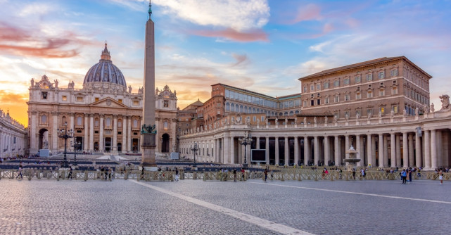 BREAKING: A fost ales noul Papă: Fum alb la Vatican anunță decizia istorică. Video în articol