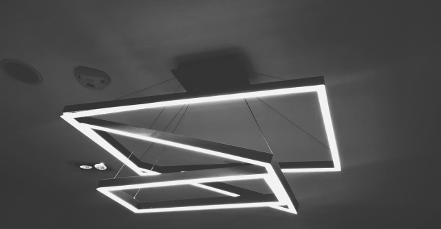 De ce să alegi o lustră LED pentru locuința sau afacerea ta