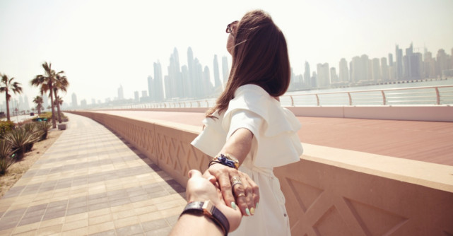 Nu te schimba tu. Schimba-l pe el... cu altcineva