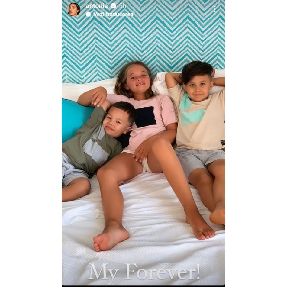 Antonia radiază de fericire alături de copiii ei! Cum i-a surprins artista pe Maya, Akim și Dominic?