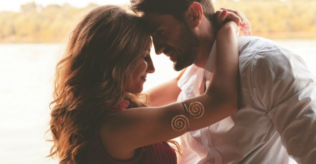 Patru semne că încă te adoră