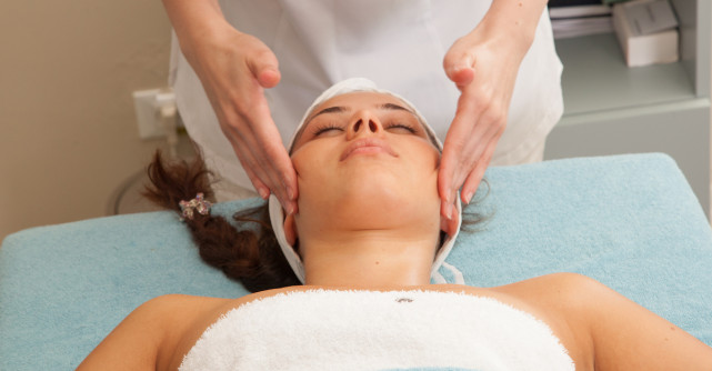 Opreste timpul in loc cu ajutorul masajului facial antirid