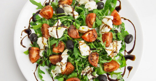 Salata de vara cu rucola si urda