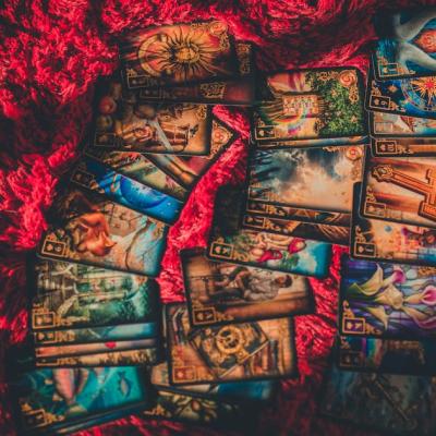 Tarot online: Ce lucru neașteptat poți afla despre persoana din gândul tău? 