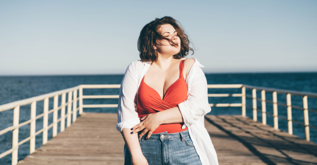 5 secrete ale stiliştilor pentru a-ţi complimenta corpul chiar dacă ai câteva kilograme în plus 