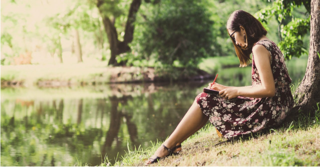 22 de întrebări de jurnal la care să îți răspunzi chiar acum