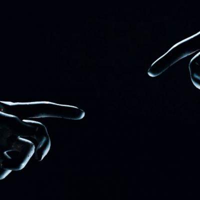 Smiley si Cabron lanseaza Cine-i salveaza pe eroi?, o piesa despre eroii de ieri, de azi si de maine