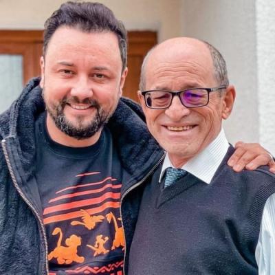 Clipe de panicǎ pentru familia Măruță: Tatăl prezentatorului, internat de urgență