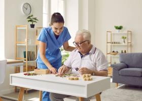 Alegerea unui cămin de bătrâni specializat în îngrijirea pacienților cu Alzheimer în București