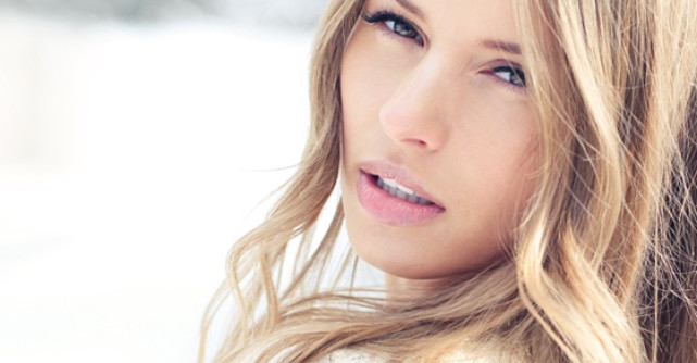 Shopping: 5 Produse pentru un machiaj natural