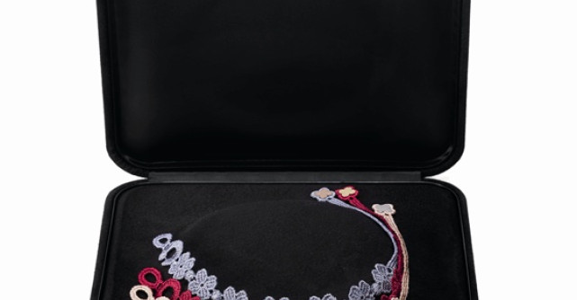 Celebrele bratari Cruciani au ajuns si in Romania