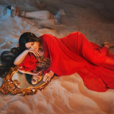 Femeia între 30 și 40: criza nevăzută care schimbă totul