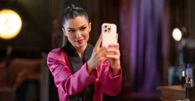 Interviu cu Theo Rose :  Nu așteptați ca altcineva să vă spună ce fel de oameni ar trebui să fiți