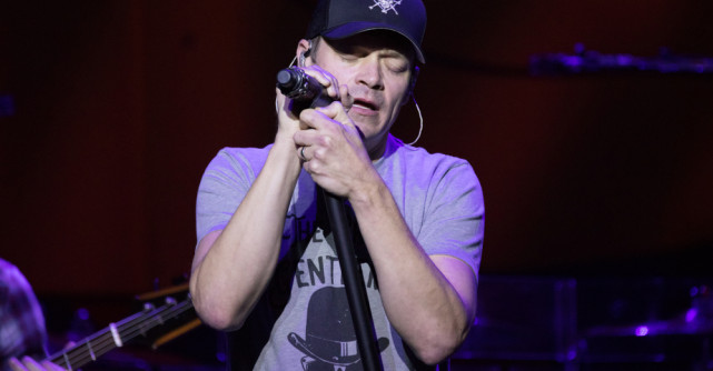Doliu în lumea rockului: Brad Arnold, solistul și membrul fondator al trupei 3 Doors Down, a murit la 47 de ani