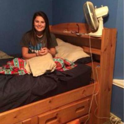 A venit din calatoria de afaceri si i-a facut o poza sotiei sale. Cand s-a uitat atent la imagine, a cerut divortul