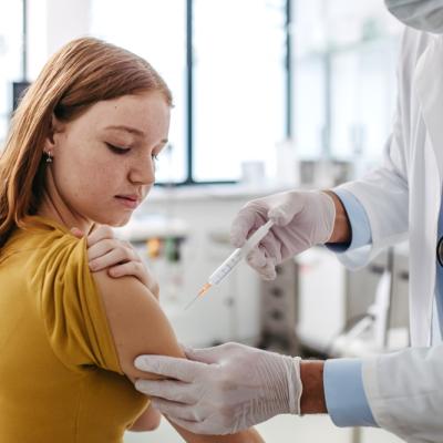 Vaccinarea anti-HPV gratuită intră în vigoare pentru tinerii cu vârste între 19 și 26 ani