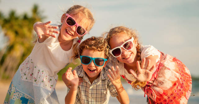 Idei de ținute pentru copii perfecte de luat în bagajul de vacanță