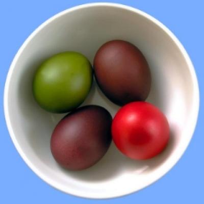 Kudika va ureaza Paste fericit!