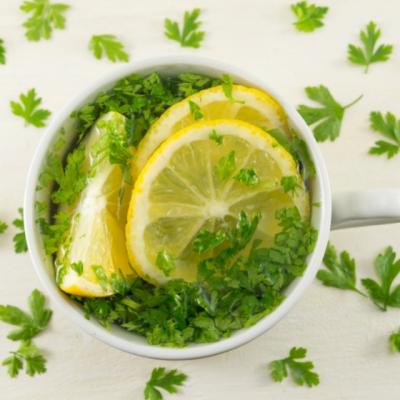 Cura de slabire cu ceai de patrunjel! Cum sa slabesti sase kilograme in doar doua saptamani