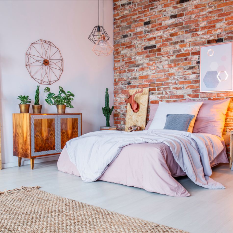 Dormitorul care te ajută să dormi mai bine: lumină, textile, culori, ordine