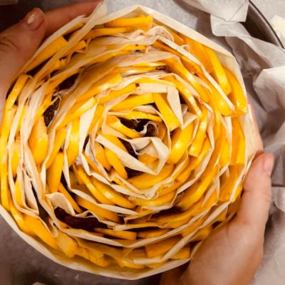 Cea mai simpla reteta pentru cea mai delicioasa placinta cu mere, scortisoara si stafide. Arata ca un trandafir urias