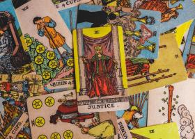 Etalare Tarot: Ghidul complet pentru interpretarea Cărților de Tarot și semnificația lor