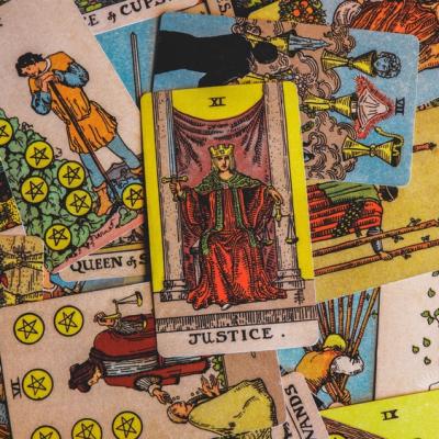 Etalare Tarot: Ghidul complet pentru interpretarea Cărților de Tarot și semnificația lor