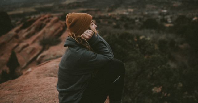 Aceste 3 obiceiuri comune iti saboteaza in secret sansa la fericire