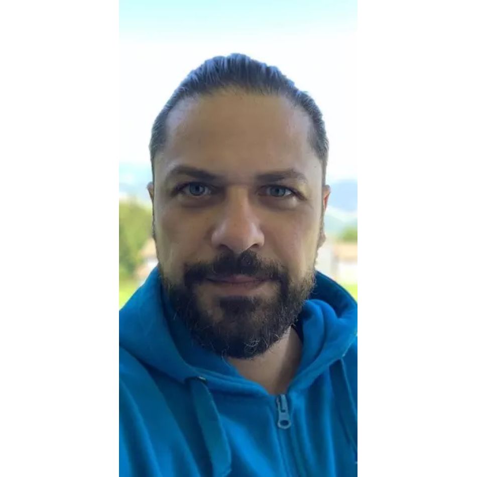 Augustin Viziru trăiește o altă viață de când s-a născut fetița lui, Maria. Uite ce bine îi stă actorului în rolul de tătic!