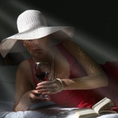 Prostituata se destainuie: Pe cei insurati ii fac sa se simta doriti!