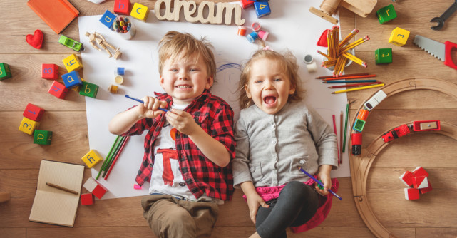 Idei de jocuri și activități când stăm acasă cu copiii