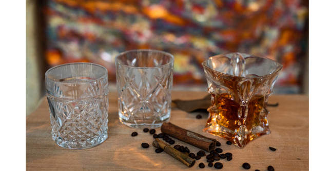 Top 5 motive pentru care paharele de whisky din cristal sunt indispensabile