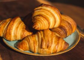 Croasant sau croissant: Institutul de Lingvistică lămurește scrierea corectă a cuvântului