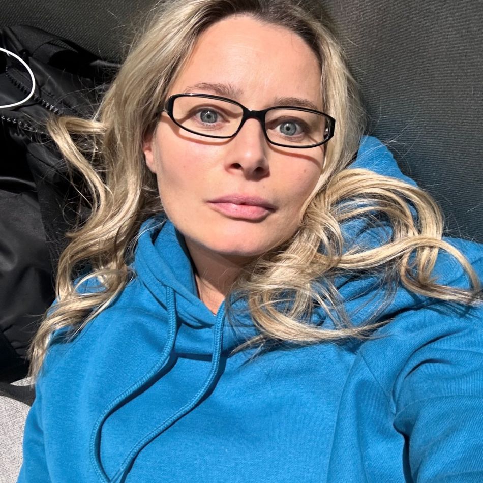 Deși a născut de 9 zile, Laura Cosoi s-a întors la muncă! Cum arată actrița, proaspătă mămică a celei de-a 4-a fetițe