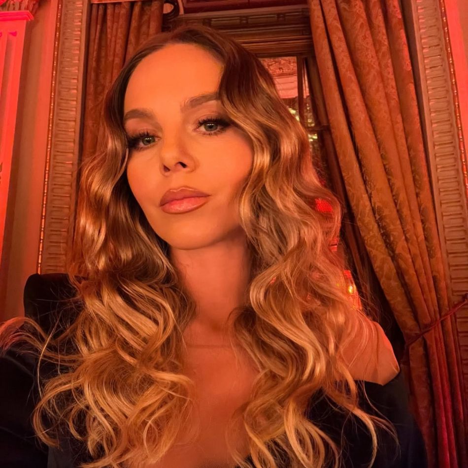 Un cunoscut fotbalist român s-a căsătorit și urmează să devină tată! Imagini de la ceremonia organizată la malul mării