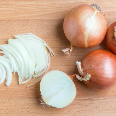 Proprietatile ASCUNSE ale cepei. Iata cat bine iti poate face aceasta leguma!