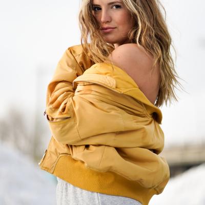 Geci scurte de toamnă: fâș, piele și alte texturi ce vor fi la modă