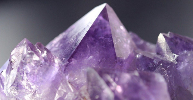 Putem folosi cristalele în alinarea în mod natural a durerilor în corp?