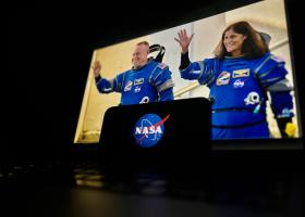 VIDEO: Astronauții NASA blocați pe Stația Spațială Internațională s-au întors pe Pământ după nouă luni petrecute în spațiu