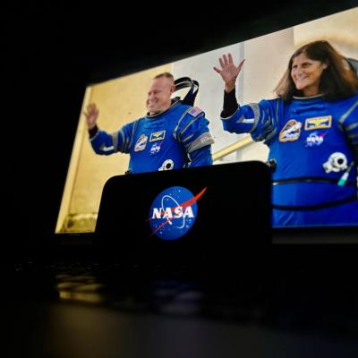 VIDEO: Astronauții NASA blocați pe Stația Spațială Internațională s-au întors pe Pământ după nouă luni petrecute în spațiu